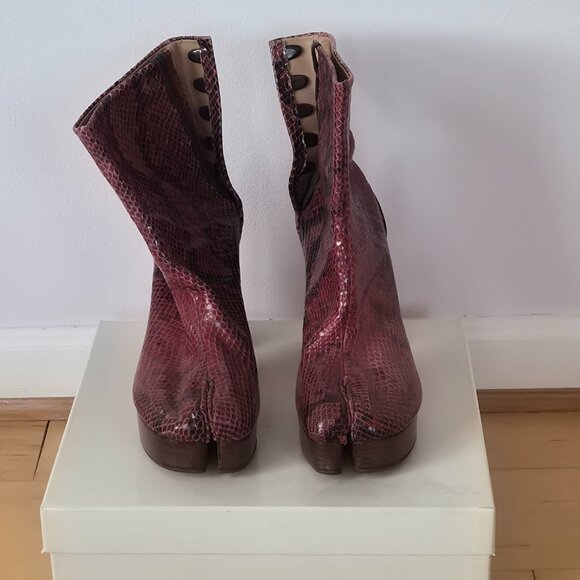 Maison Margiela Red Snakeskin Embossed Platform Tabi Boots Sz 40 - Picture 3 of 9